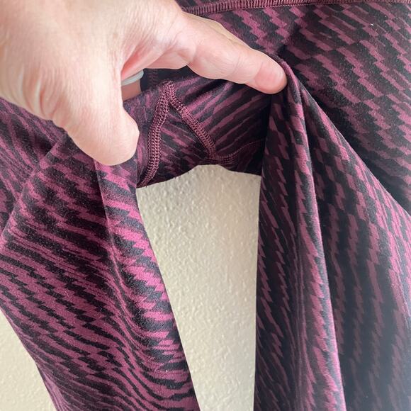 Lululemom Wunder under crop high rise Shifted horizon grape - Picture 4 of 8